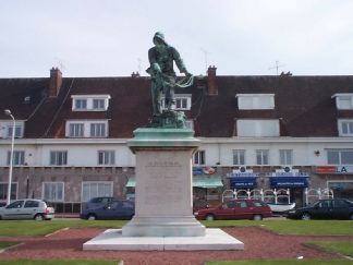 Memorial to sailors in Calais.